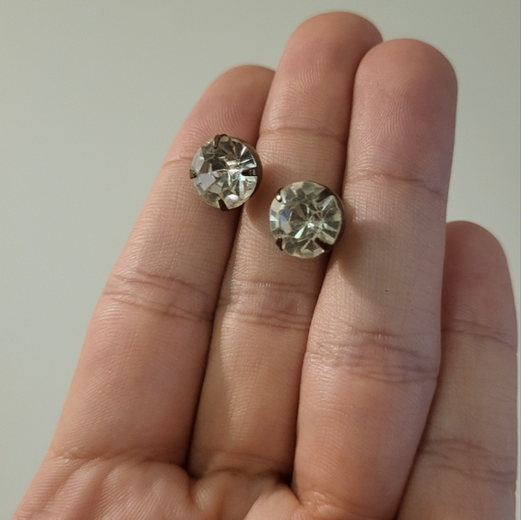 ❗️Vintage Pairs of Fashion Earrings❗️ - Picture 2 of 8